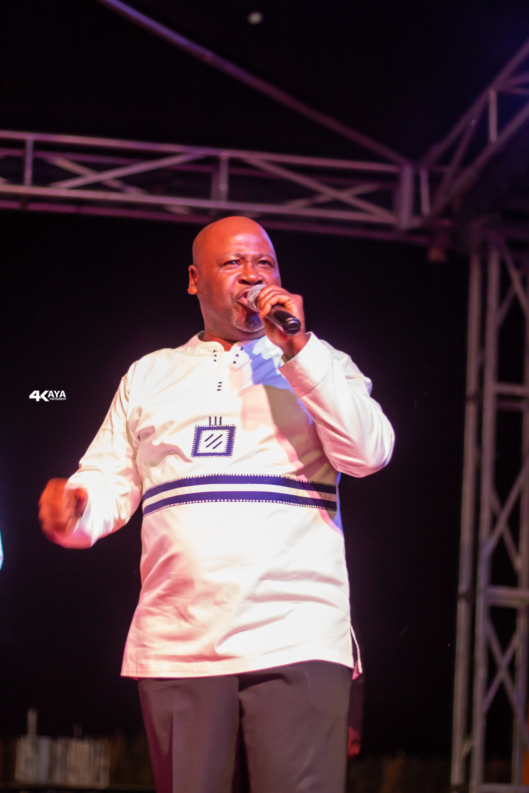 Sipho Makhabane performing at Sand Music Festival